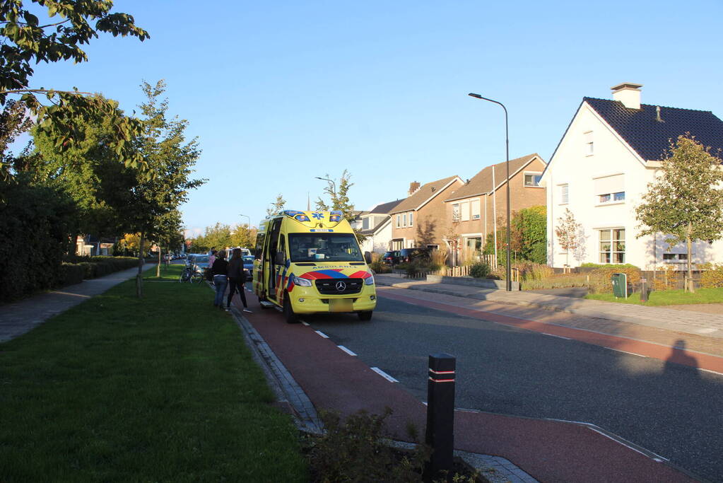 Fietser en automobilist in botsing