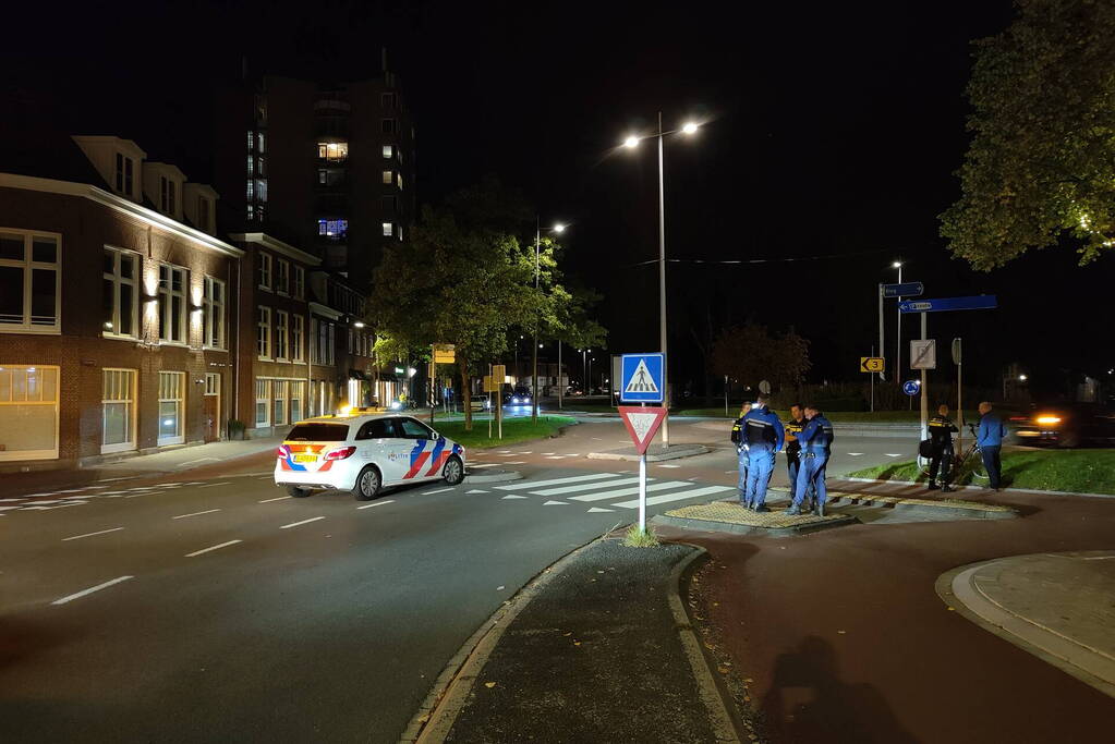 Fietser en automobilist in botsing