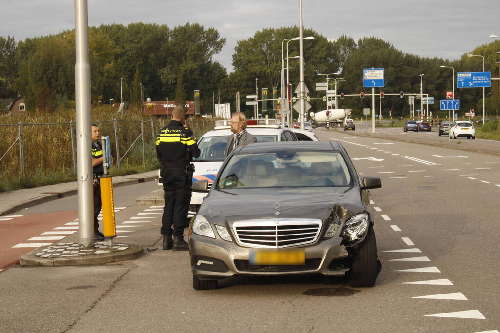 Automobilist ramt verkeerslicht