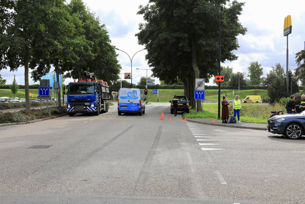 Overstekende fietser geschept tijdens oversteken