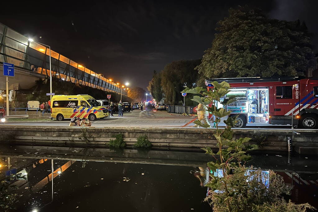 Grote uitslaande brand verwoest schuur