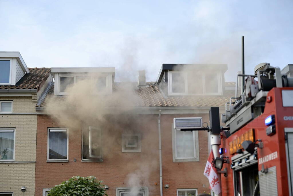 Flinke rookontwikkeling bij brand in woning