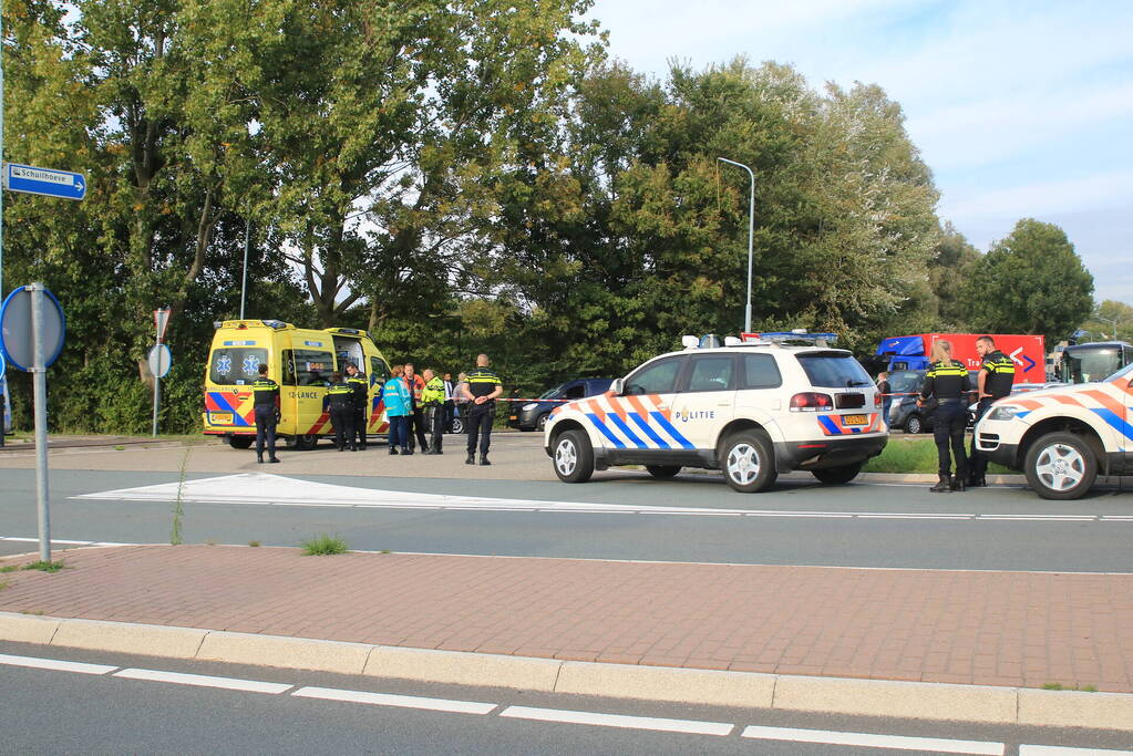 Ravage na botsing tussen vrachtwagen en bestelbus