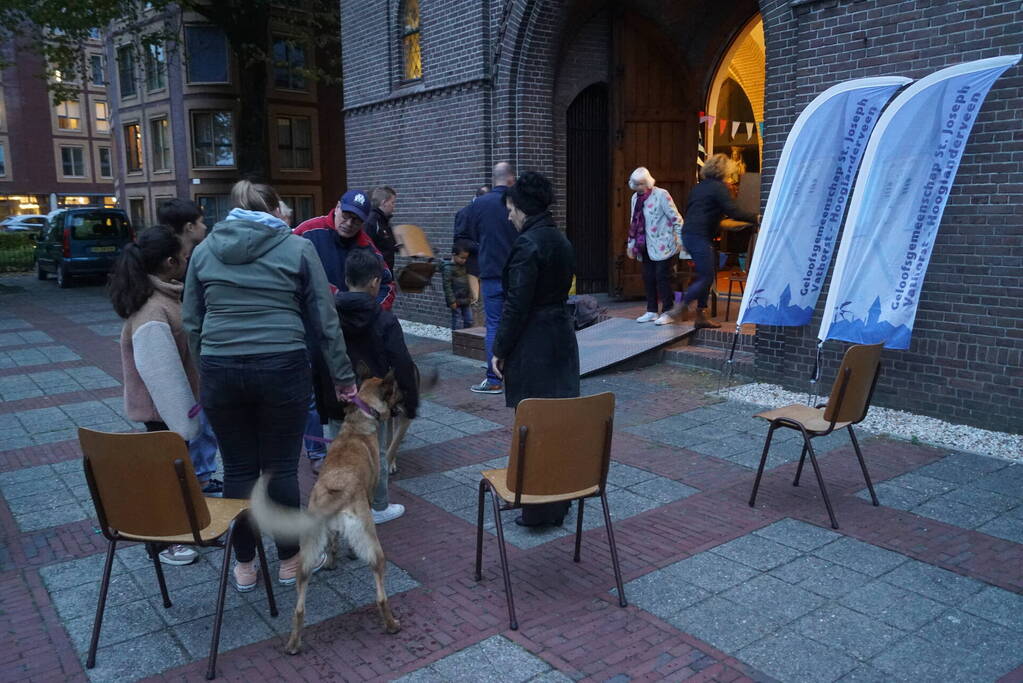 Huisdieren krijgen zegening op Dierendag