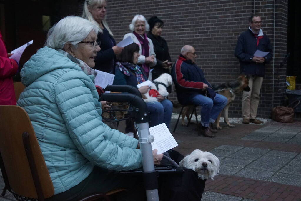 Huisdieren krijgen zegening op Dierendag