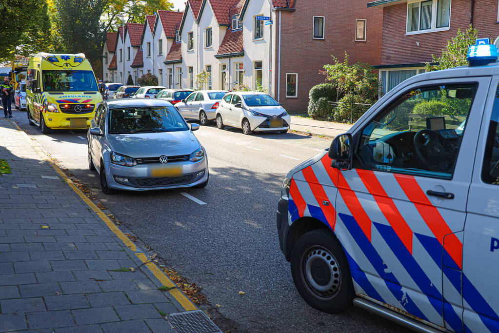 Oudere vrouw gewond bij aanrijding met auto