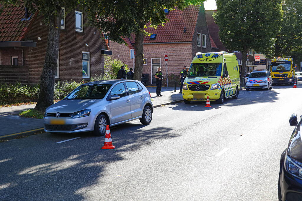 Oudere vrouw gewond bij aanrijding met auto