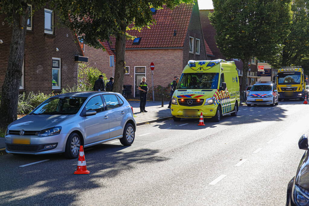 Oudere vrouw gewond bij aanrijding met auto