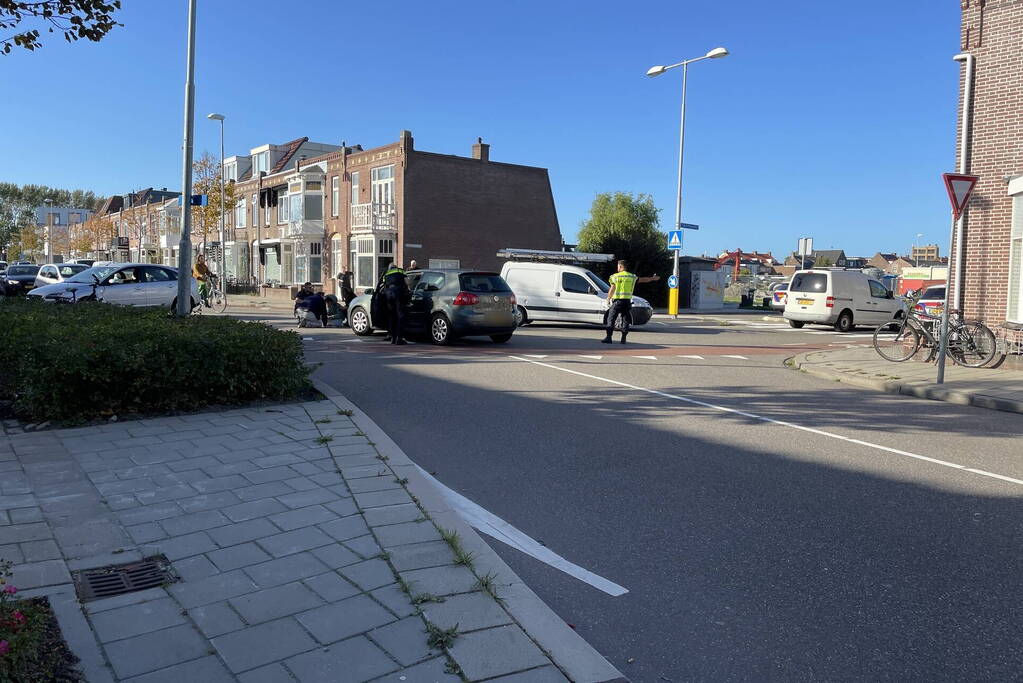 Jong meisje op fiets aangereden door auto