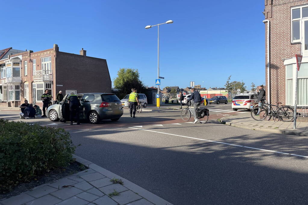 Jong meisje op fiets aangereden door auto