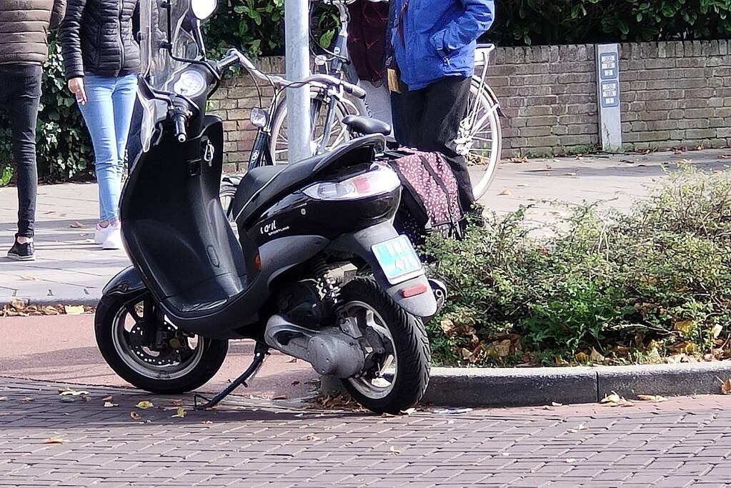 Fietsster gewond bij botsing met scooter