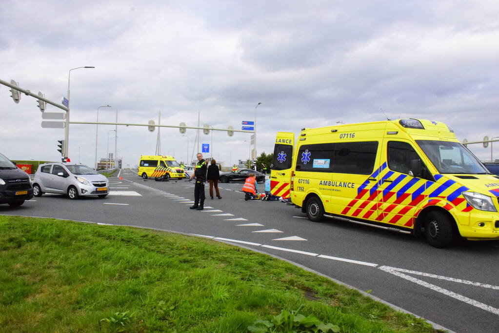 Motorrijder ernstig gewond bij botsing met auto