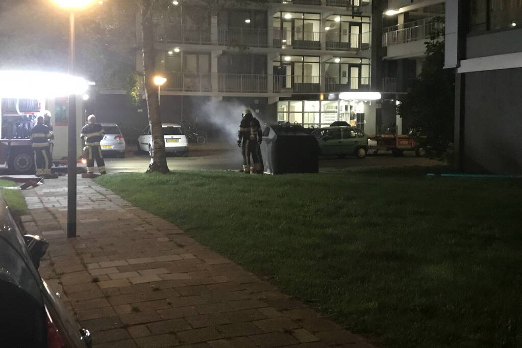 Papiercontainer in brand