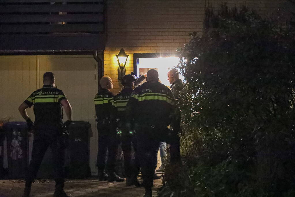 Jongeman uit woning gehaald en aangehouden