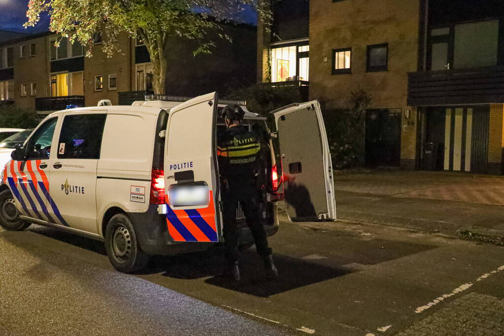 Jongeman uit woning gehaald en aangehouden