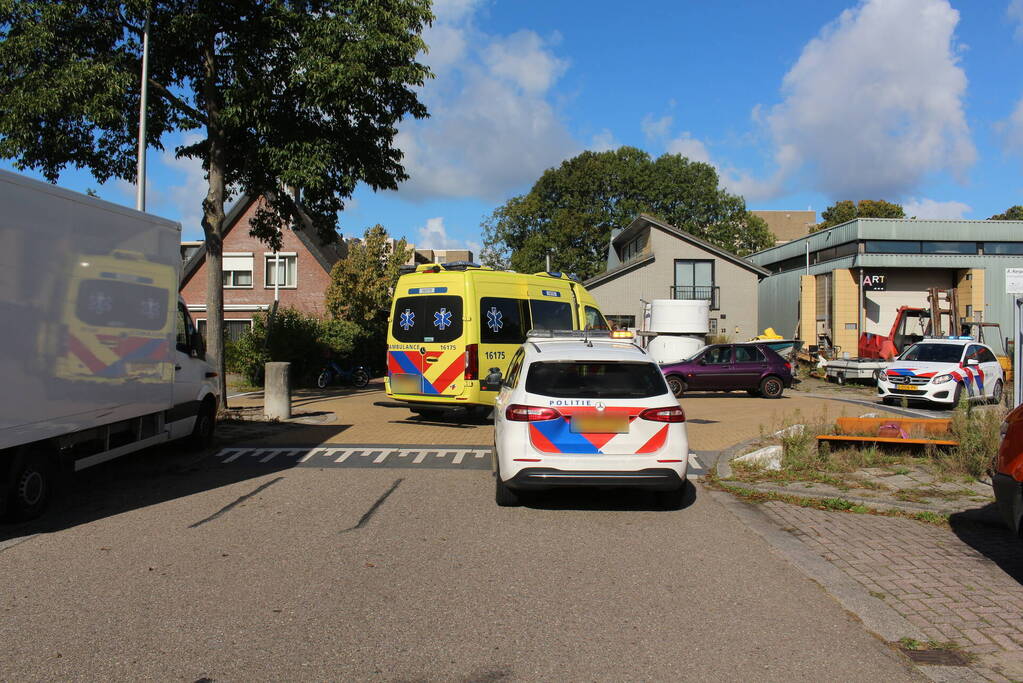 Automobilist onder invloed botst op scooter