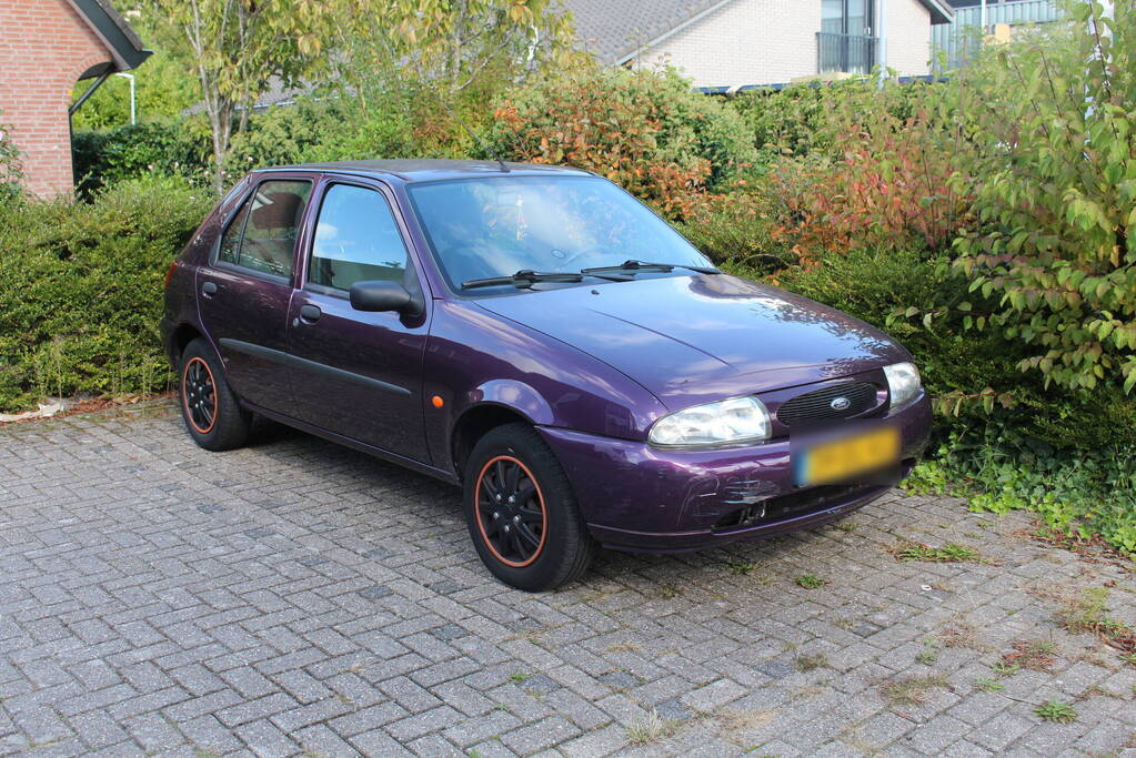 Automobilist onder invloed botst op scooter