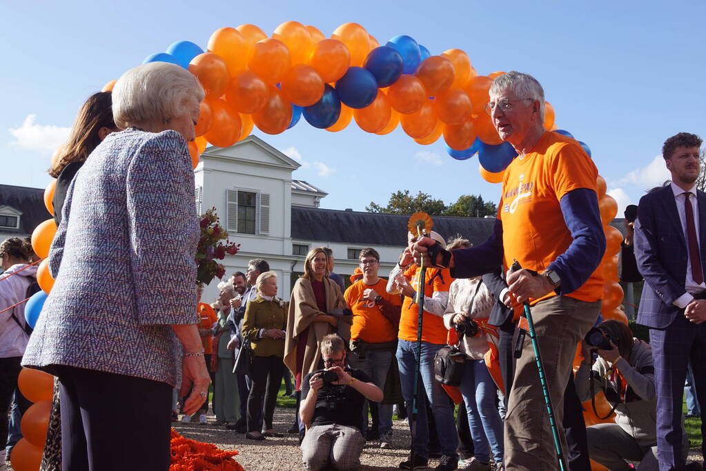 Prinses Beatrix brengt bezoek aan 'Het Oranjepad'