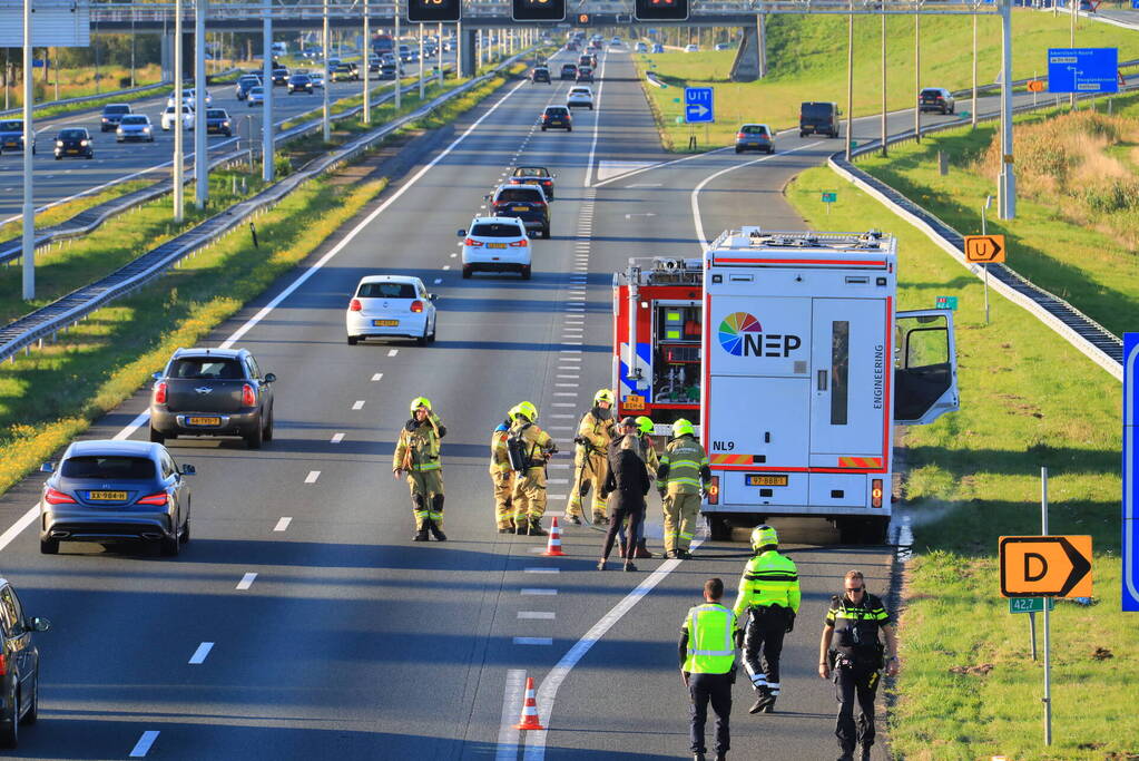 Studiovrachtwagen vat vlam door vastgelopen remmen