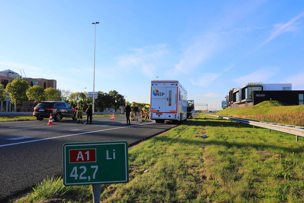Studiovrachtwagen vat vlam door vastgelopen remmen