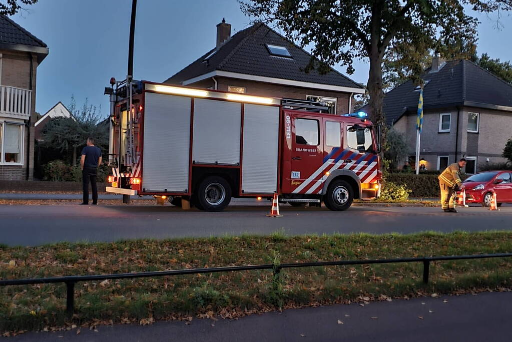 Brandweer blust schoorsteenbrand