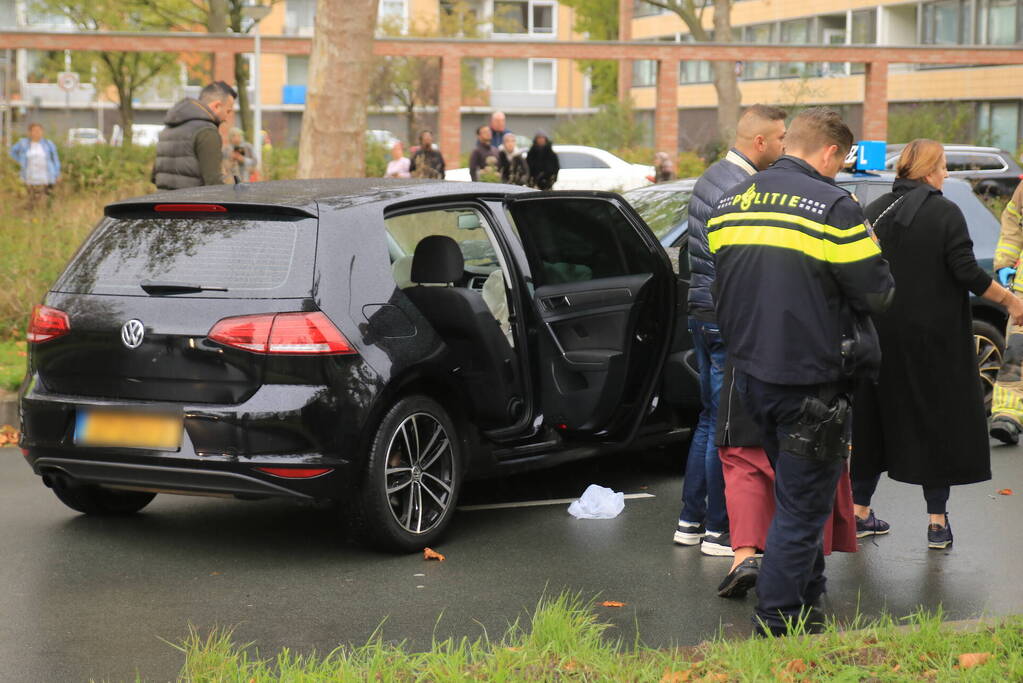 Personenwagen botst frontaal op lesauto
