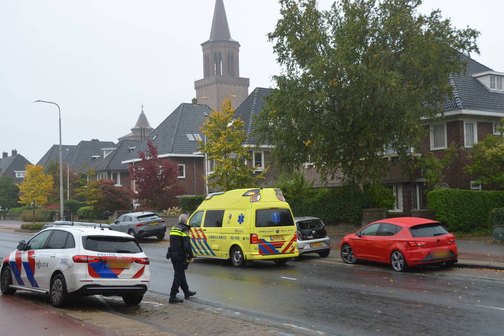 Vrouwelijke bestuurder gewond bij kop-staart botsing