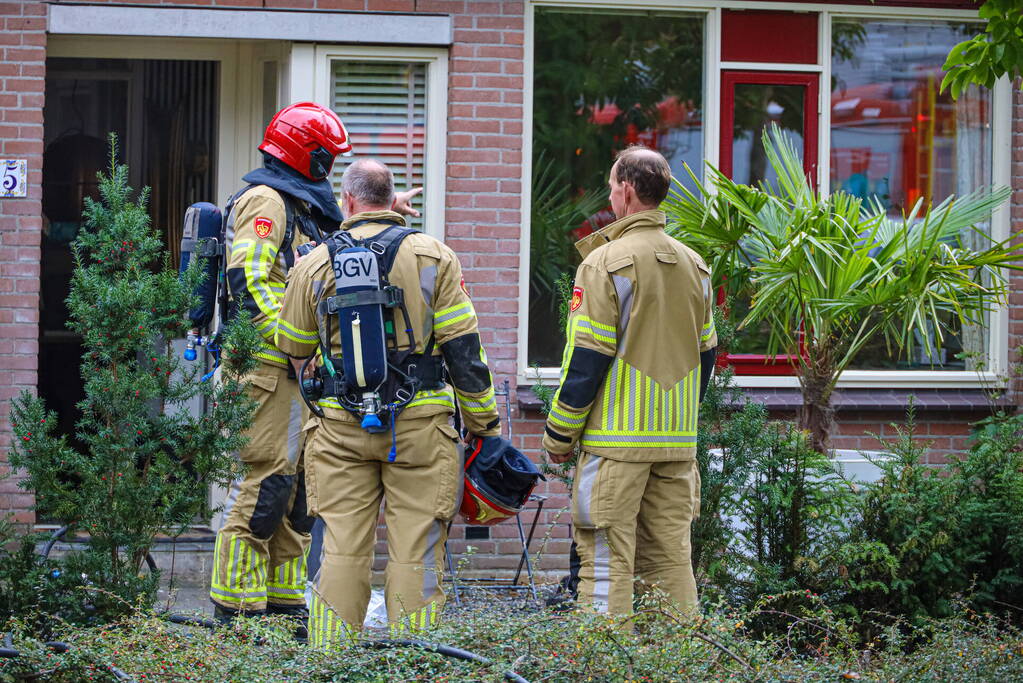Hond uit woning gered