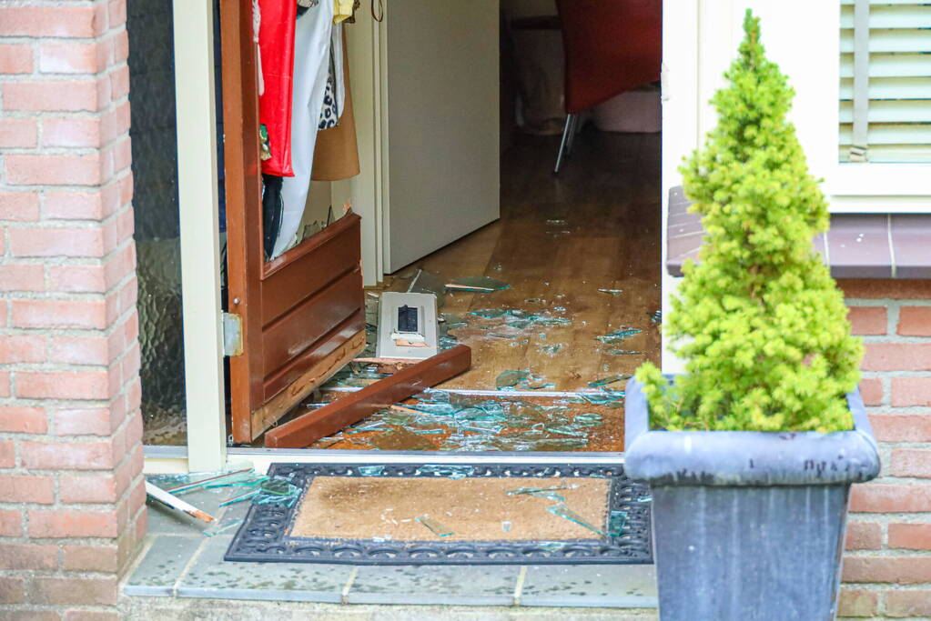 Hond uit woning gered