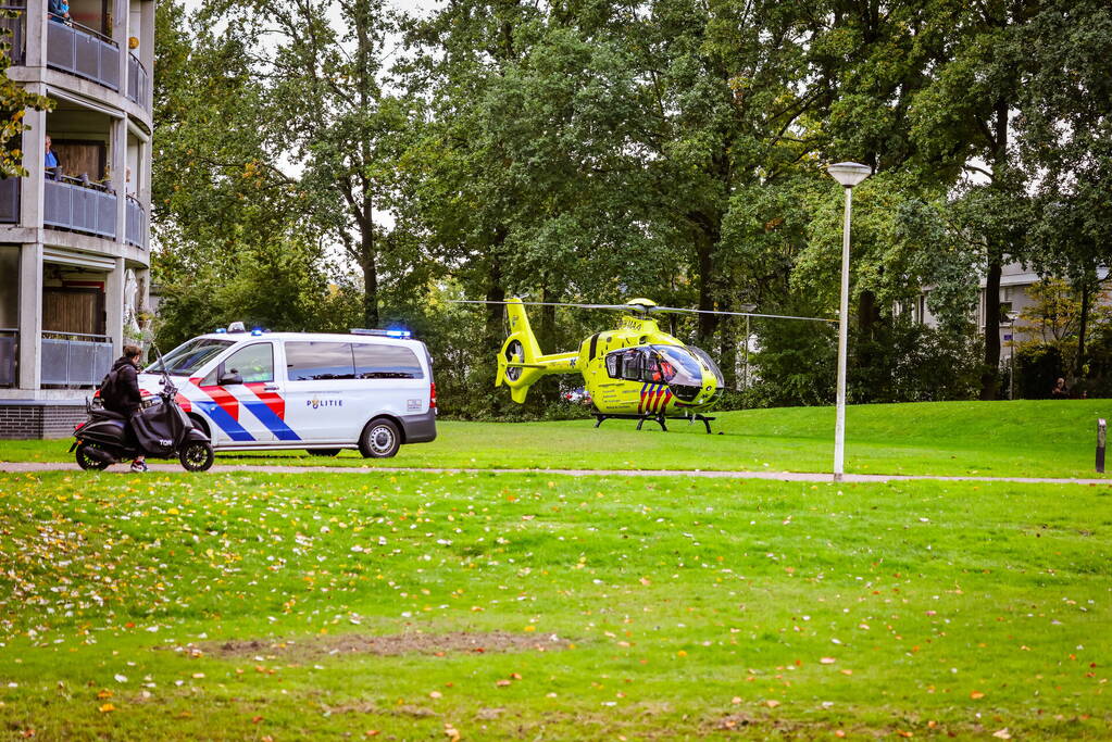 Persoon onwel tijdens snoeien van heg