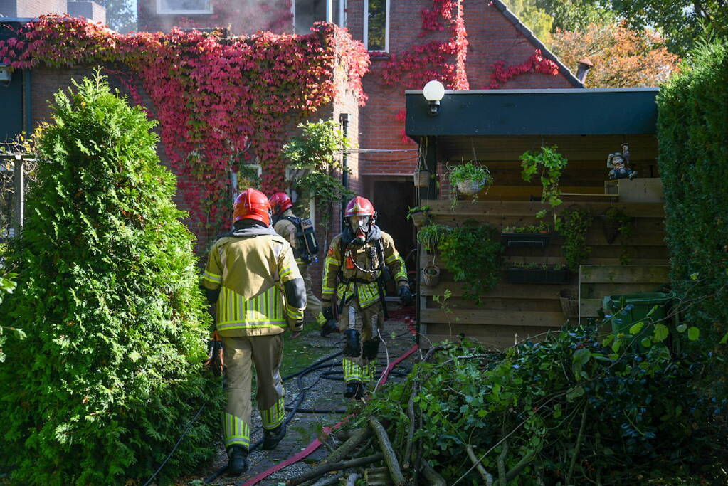 Brand in keuken zorgt voor enorme rookontwikkeling