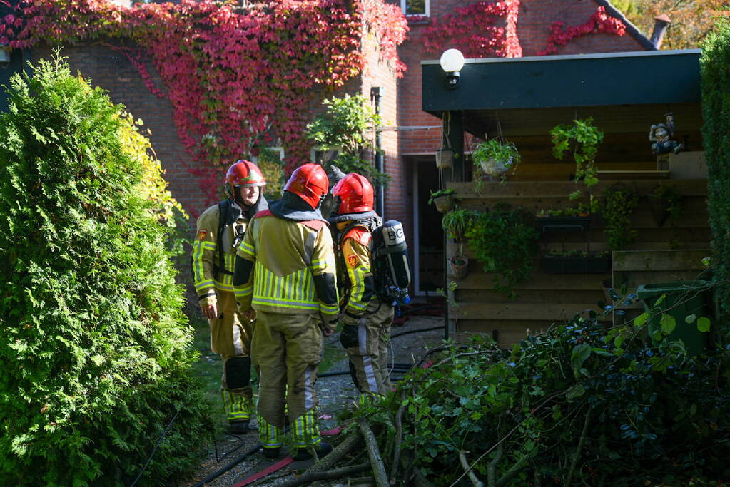Brand in keuken zorgt voor enorme rookontwikkeling