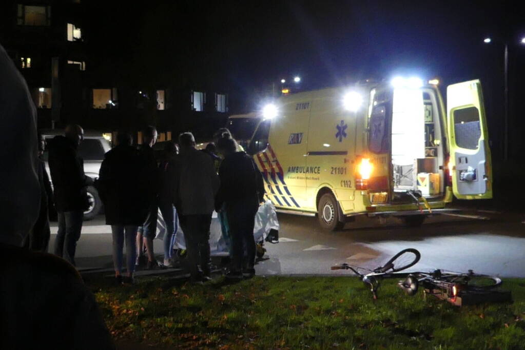 Personenauto rijdt door na ongeval