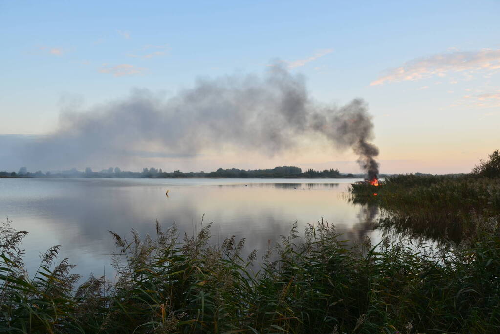 Flinke rookontwikkeling bij brand op plezierboot