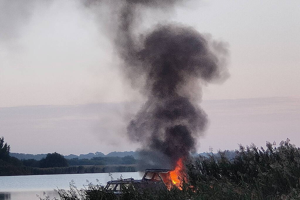Flinke rookontwikkeling bij brand op plezierboot
