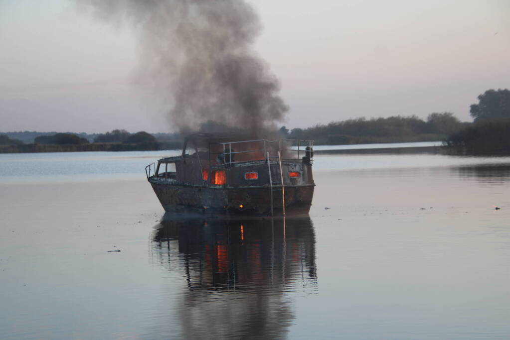 Flinke rookontwikkeling bij brand op plezierboot