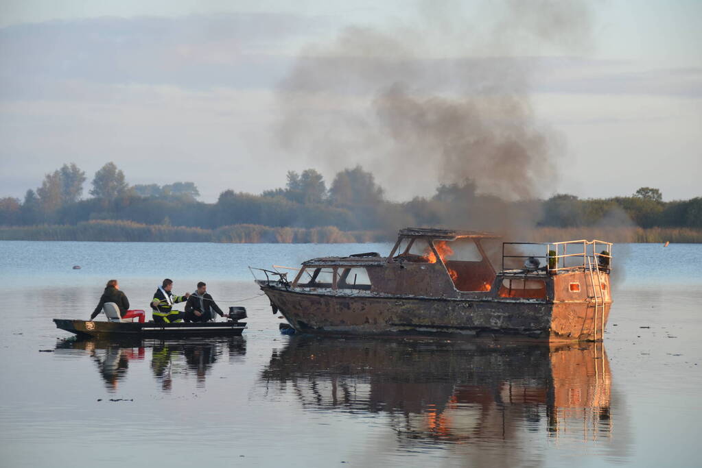 Flinke rookontwikkeling bij brand op plezierboot