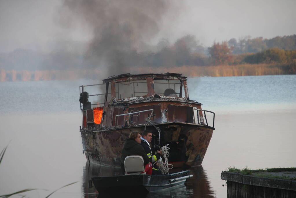 Flinke rookontwikkeling bij brand op plezierboot