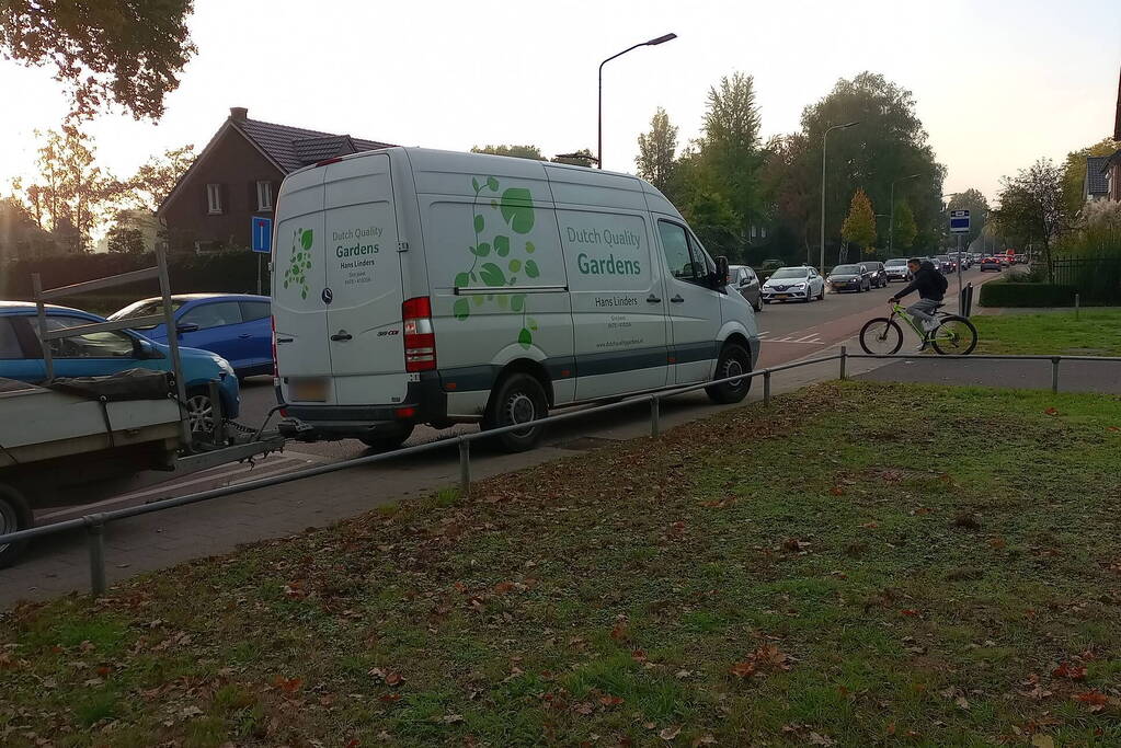 Fietser ten val na botsing met aanhanger