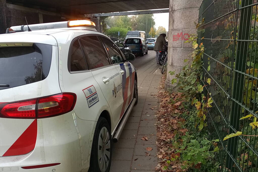 Fietser ten val na botsing met aanhanger