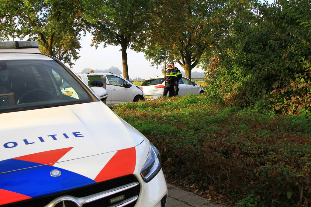 Twee automobilisten in botsing na uitwijken voor ambulance
