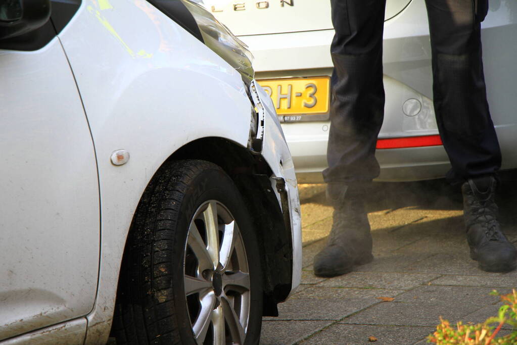 Twee automobilisten in botsing na uitwijken voor ambulance