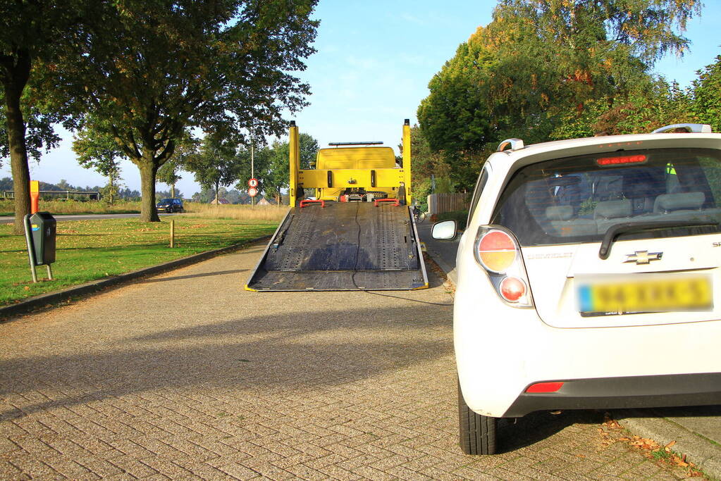 Twee automobilisten in botsing na uitwijken voor ambulance