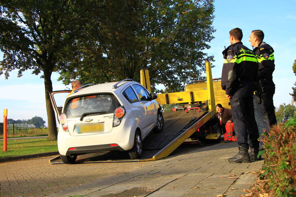 Twee automobilisten in botsing na uitwijken voor ambulance