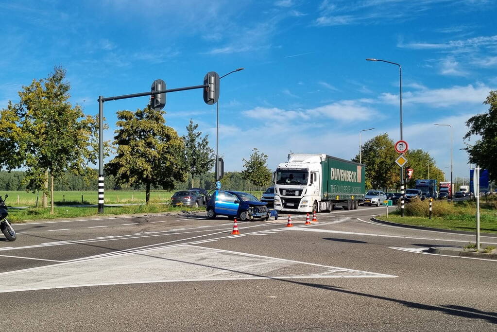 Drie inzittenden slaan op de vlucht bij botsing