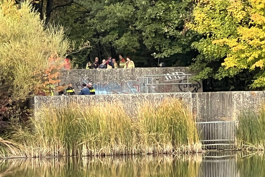 Hond en persoon uit water gered door brandweer