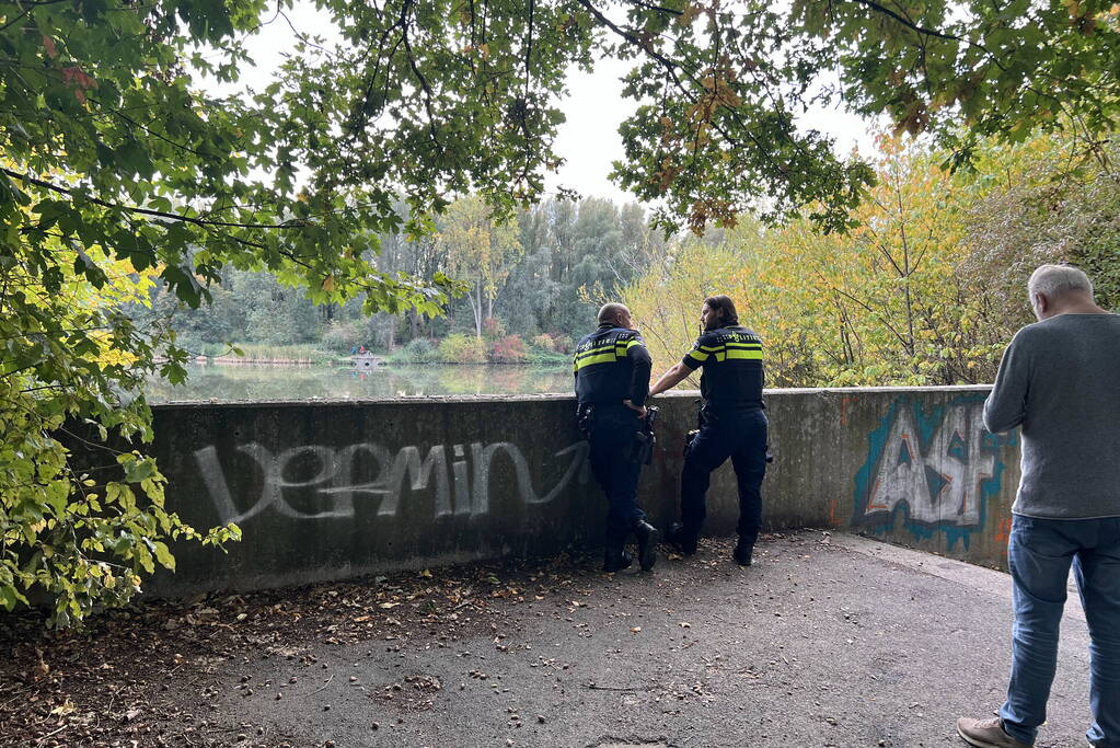 Hond en persoon uit water gered door brandweer