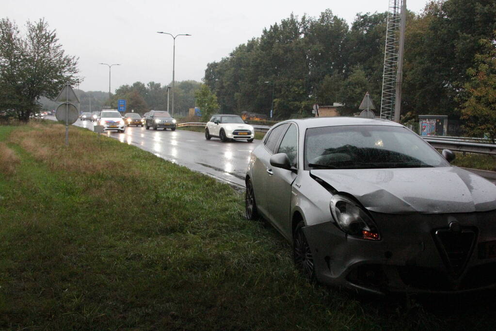 Twee personenwagens beschadigd bij kop-staart ongeval