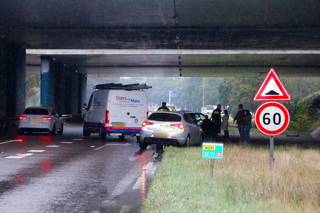 Twee personenwagens beschadigd bij kop-staart ongeval