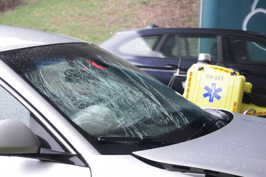 Twee personenwagens beschadigd bij kop-staart ongeval